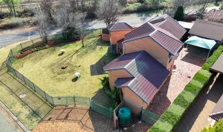 6 Bedroom Property for Sale in Mooivallei Park North West